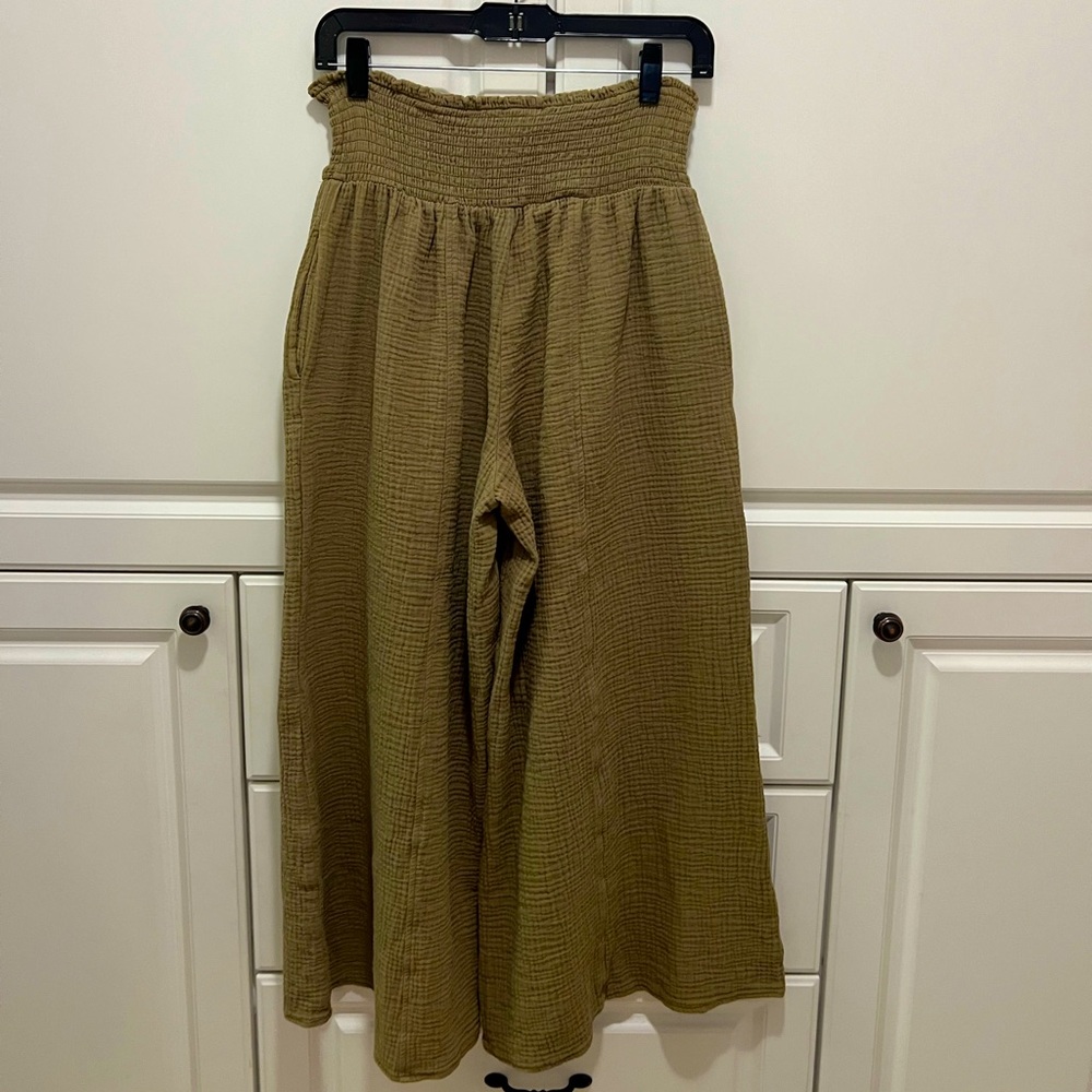 NWOT HYFVE Olive green smocked waist gauze beach pants size M - Picture 6 of 6
